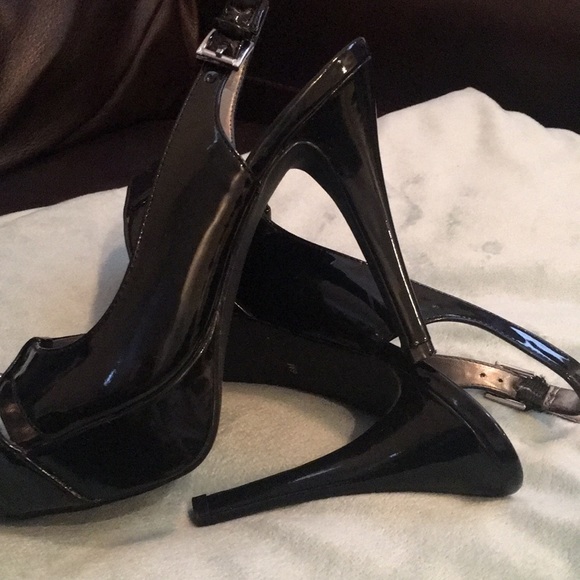 👠SOLD👠Guess Platform Black Slingback Shoes - Picture 2 of 3